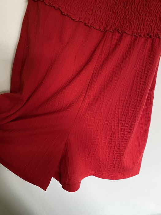Krótki czerwony kombinezon s 36 bershka