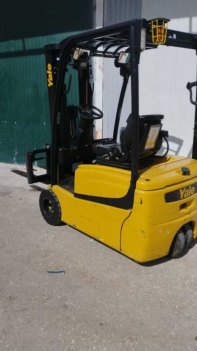 Empilhador eléctrico Yale ERP18VT - 1.800 Kg (2660)