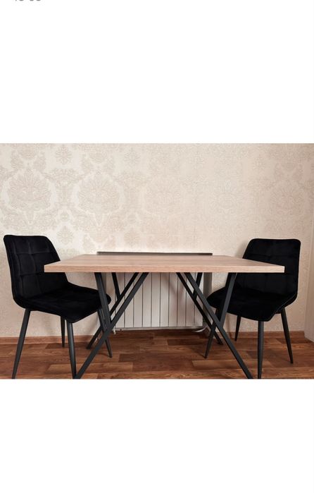 Обеденный кухонный стол