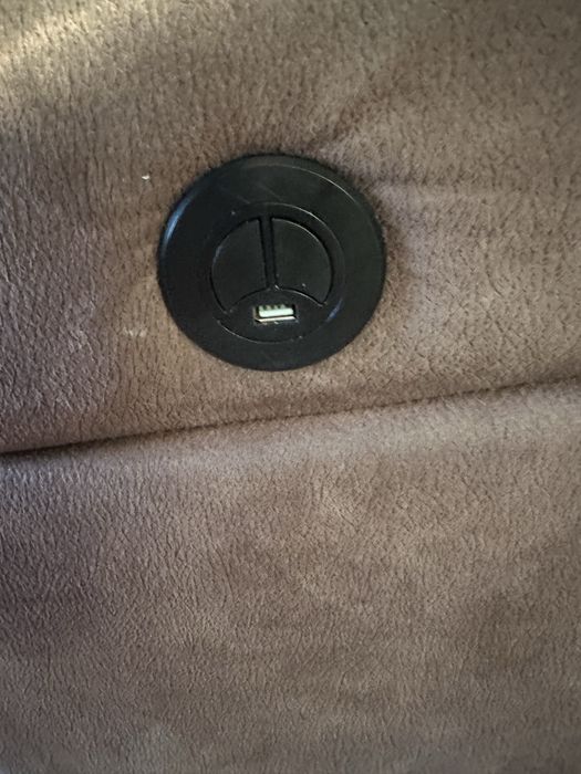 Sofa em camurça castanho da cheers