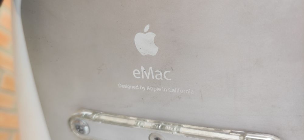 Моноблок Apple Emac 2002 року