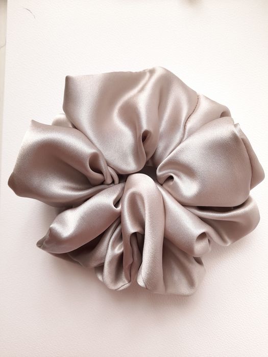 Szary beż xxl gumka do włosów jedwabna scrunchie