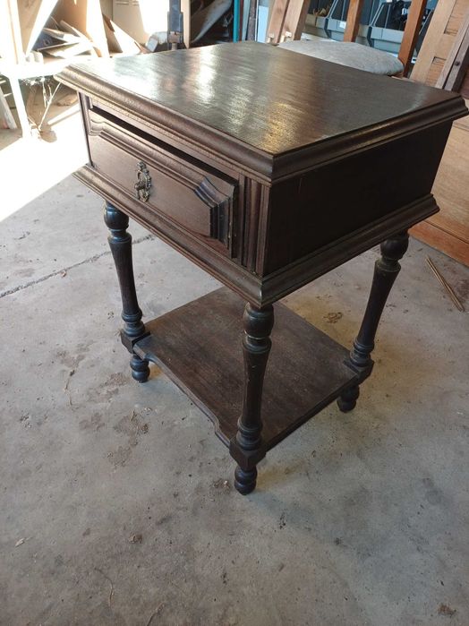 Mesa de cabeceira antiga