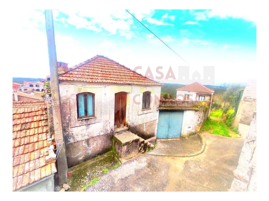 2 Casas com pátio e terreno