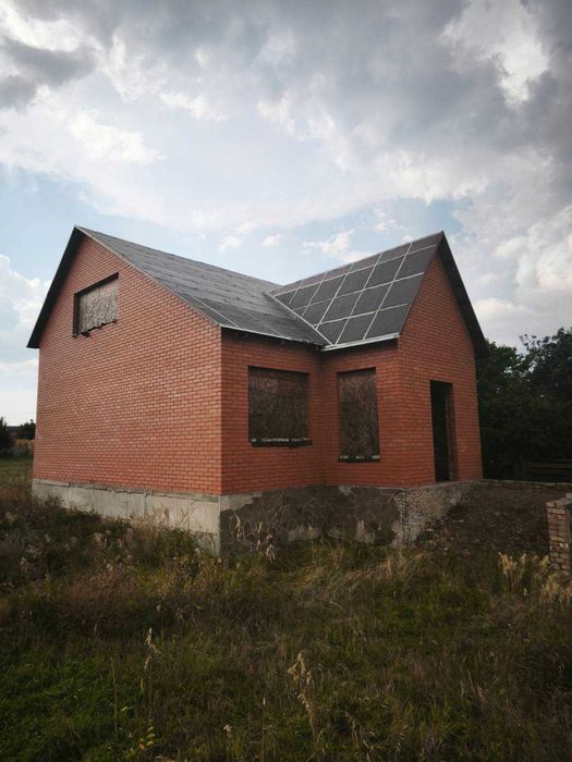 Продам недорого новобудову 2010року,приватизована ділянка 15 соток,