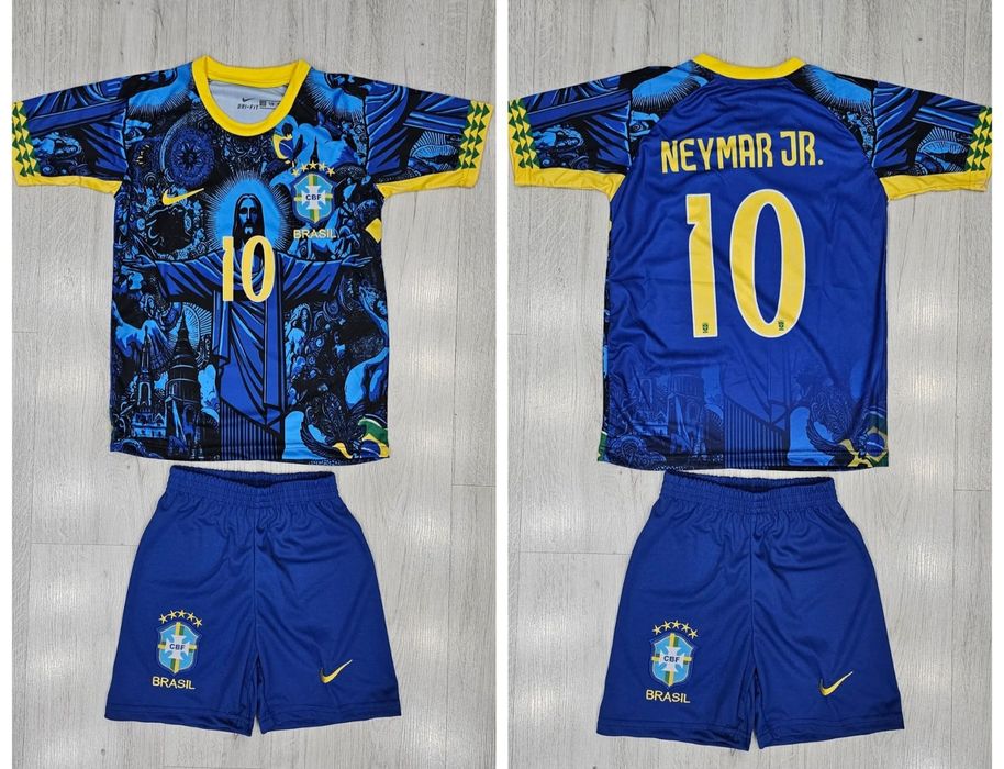 Дитяча футбольна форма різна