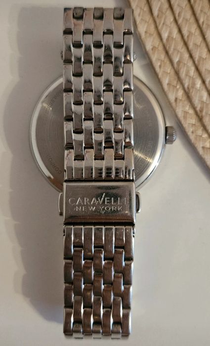 Srebrny zegarek Caravelle