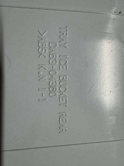 Kostkarka do lodówki Samsung