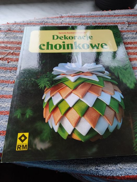 Książka o ozdobach choinkowych