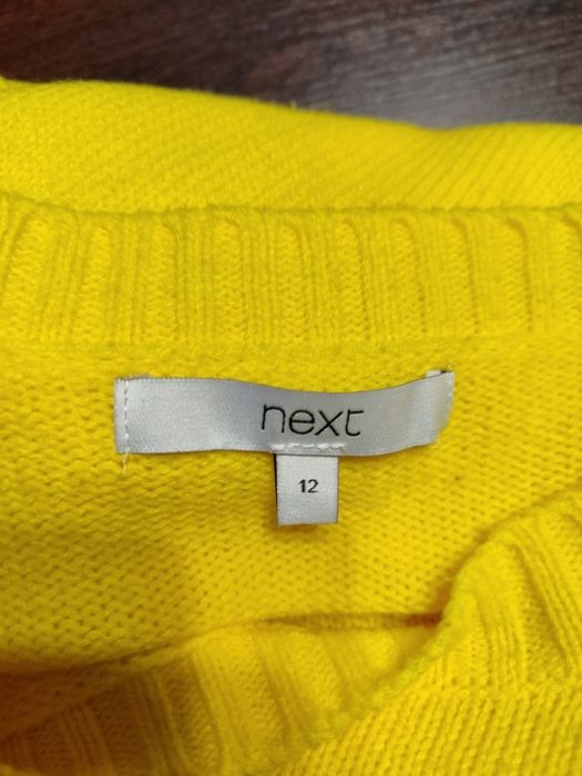 Свитер яркий,желтый