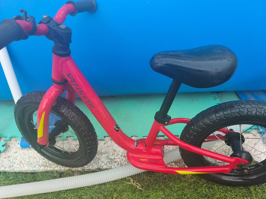 Bicicleta de equilíbrio Specialized Hotwalk