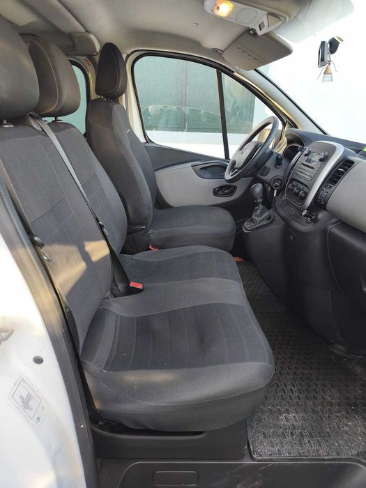 Carrinha Renault Trafic 9 lugares