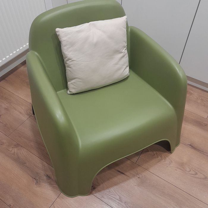 Plastikowy fotel dziecięcy oliwkowy