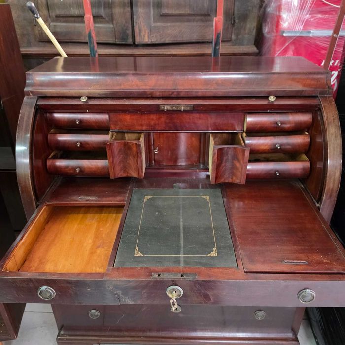Cómoda/Escrivaninha Sec XIX em Mogno com aba cilindrica