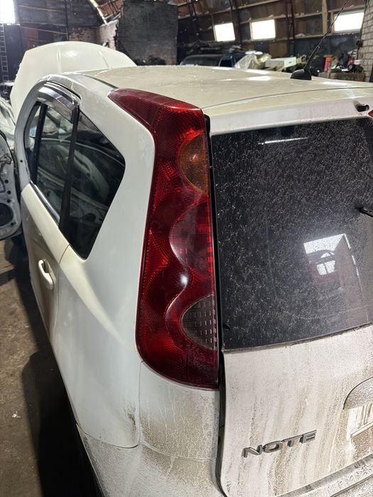 Фара левая задняя Nissan Note E11 2009г.