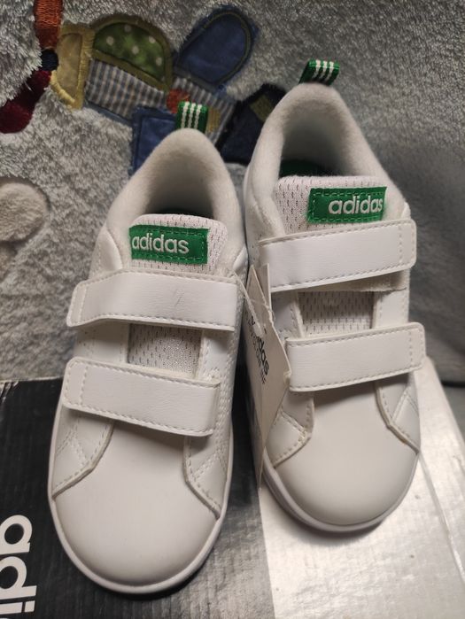 Nowe oryginalne buty dziecięce Adidas vs adv  r. 26