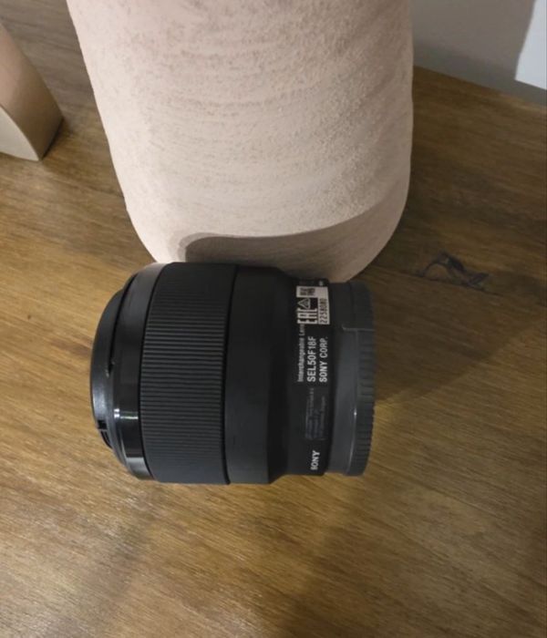 Lente SONY 50mm 1.8 FE