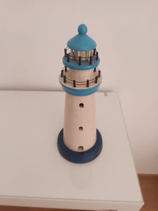 Farol de madeira antigo