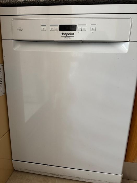 Máquina loiça Ariston