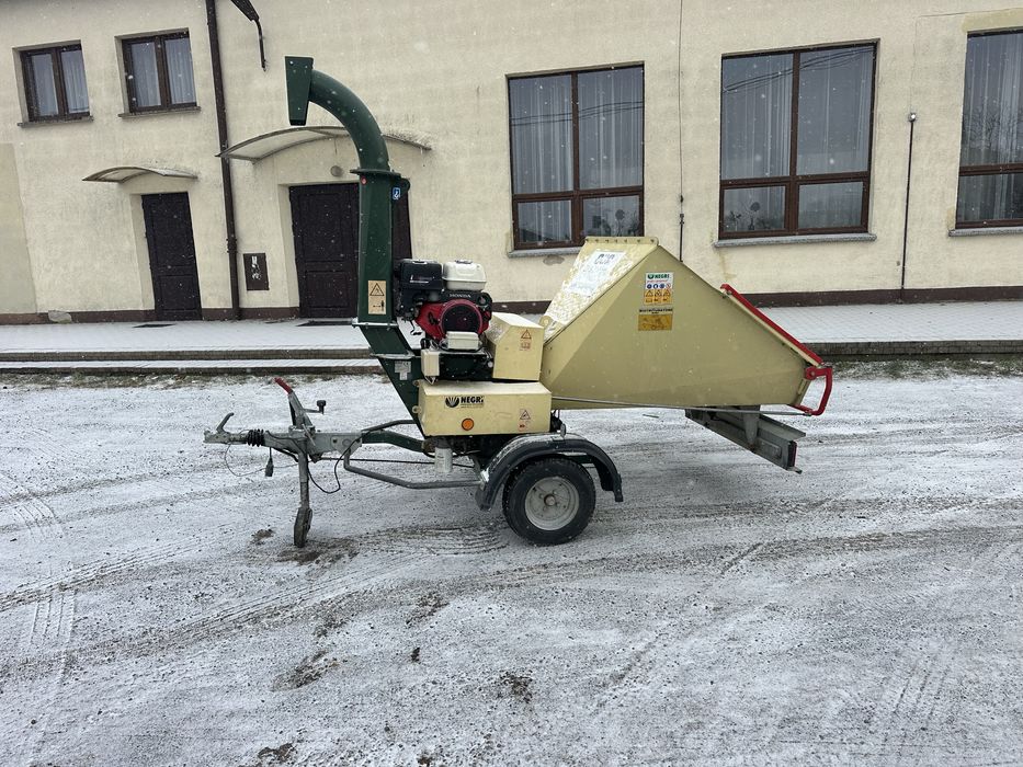 Rozdrabniacz do gałęzi Rębak Negri R255 z papierami