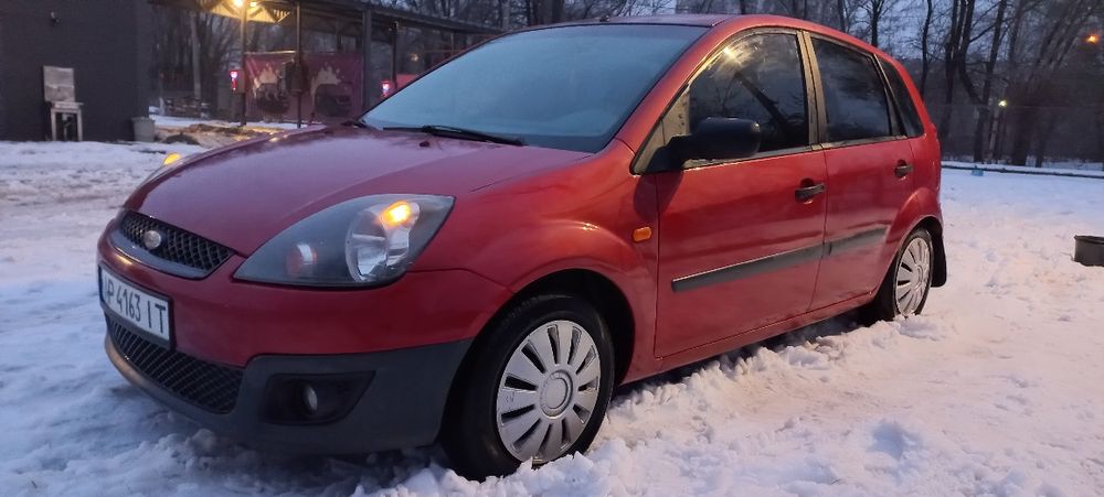 Ford Fiesta 1.4л. Автомат. Газ-бенз