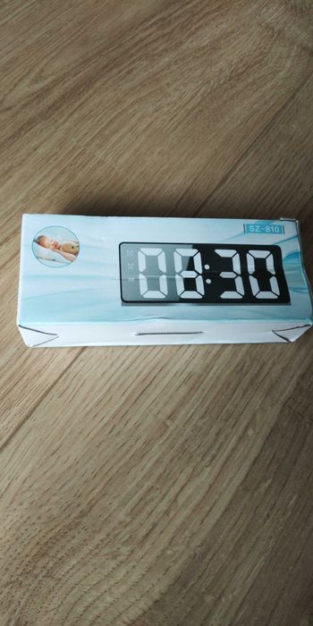 Часы электронные настольные