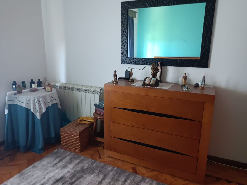 Vende-se mobiliário de quarto