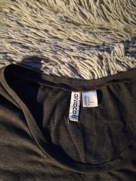 Ciemny t-shirt uciągliwy h&m
