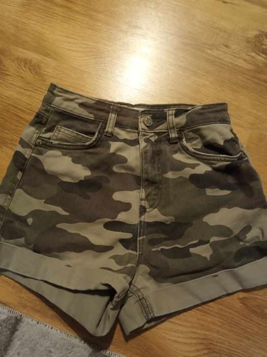 32 XS Spodenki moro wysoki stan Bershka