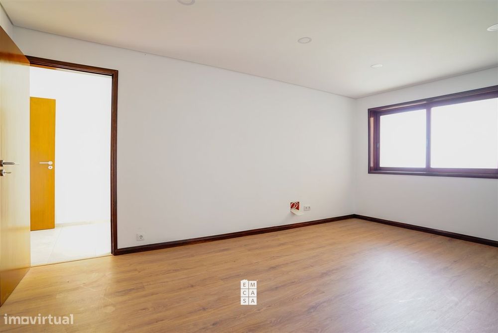 Apartamento T4 Venda em Oliveira de Azeméis, Santiago de Riba-Ul, Ul,