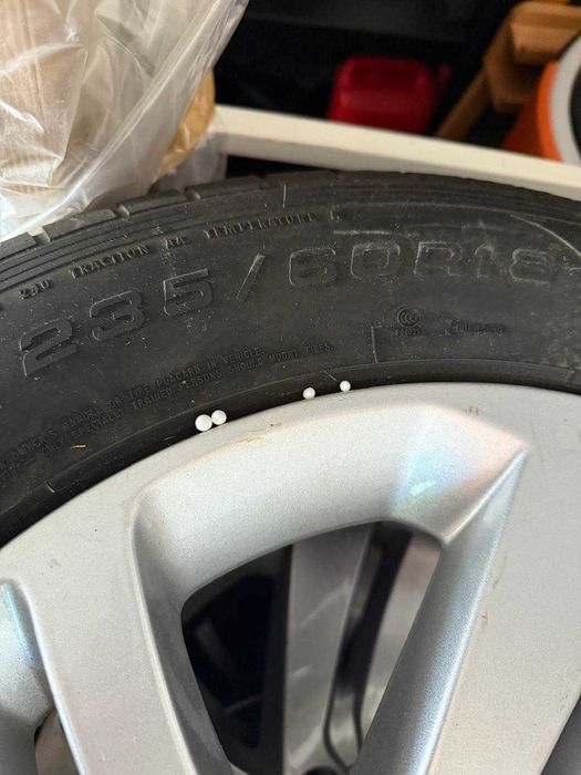 Vendo Pneus EAGLE Novos De origem de Evoke dynamic S /Jantes á parte