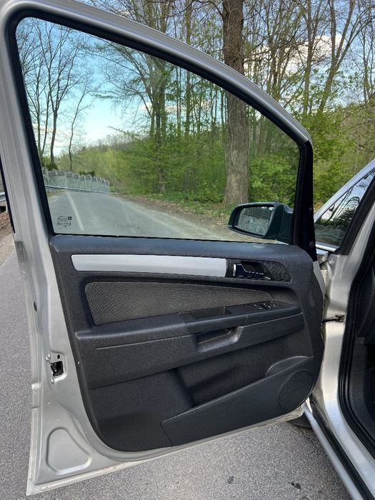 Продам Opel Zafira B