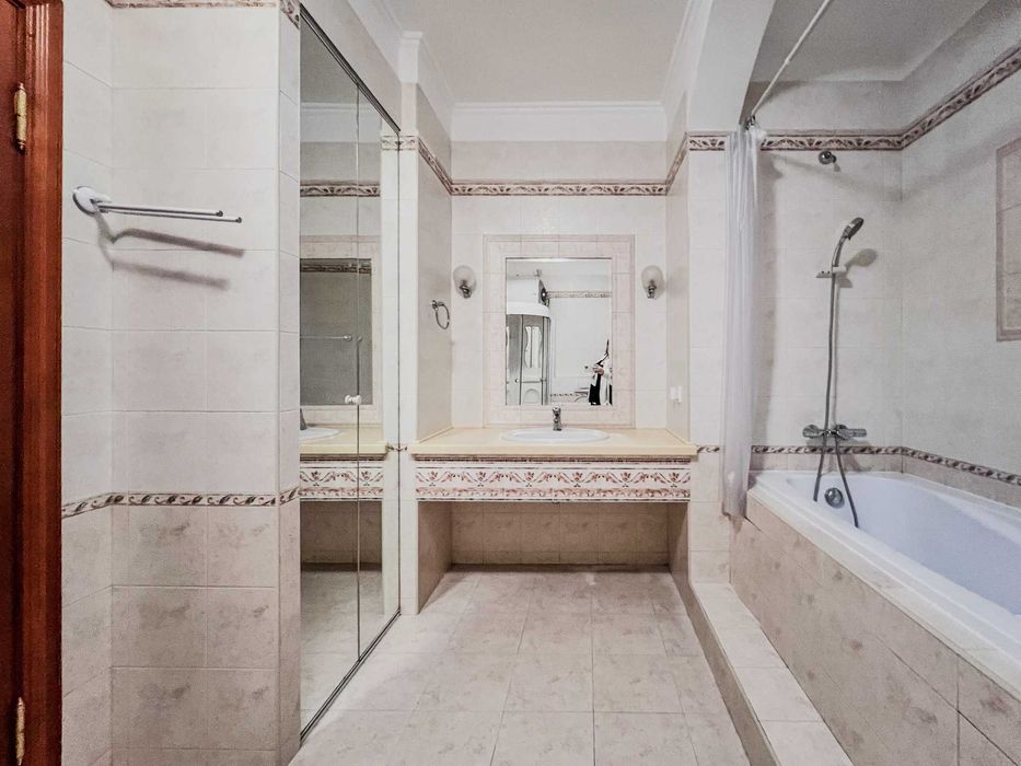 Оренда, вул. Кудрявська, 13–19, 5 кімнат, 202 м², Kiyv rent apartment