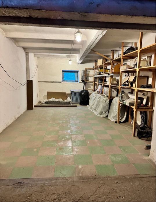 Продам гаражний бокс
