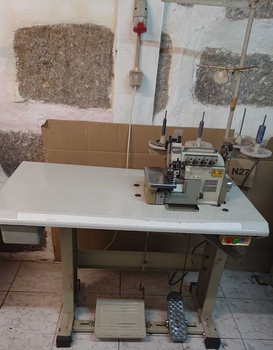 Máquina de Costura de Corte e Cose da marca Pegasus EXT-5214-03