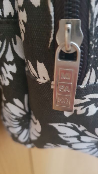 Mala Misako em lona com motivo flores, tons castanho e branco
