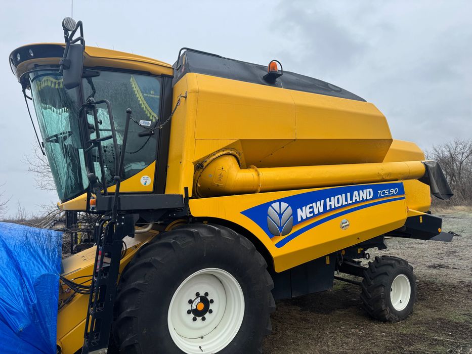 Комбайн New Holland TC5.90
