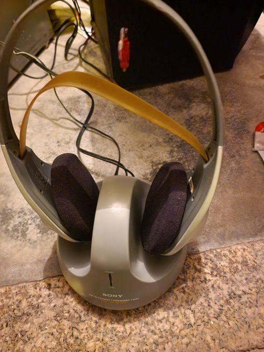 Phones Sony antigos a funcionar, por vezes, com ruído.