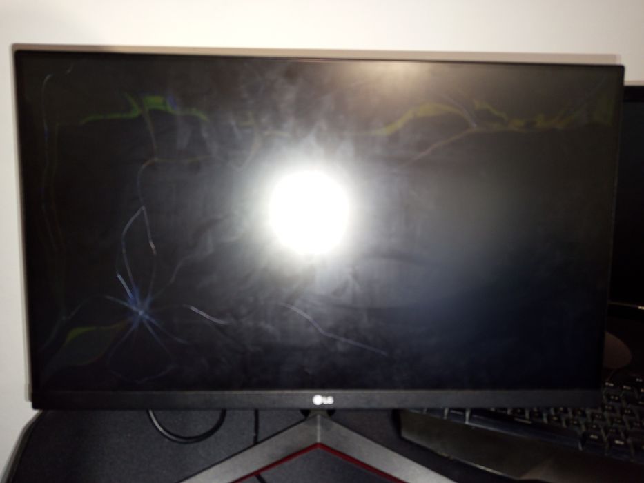 Monitor LG uszkodzony