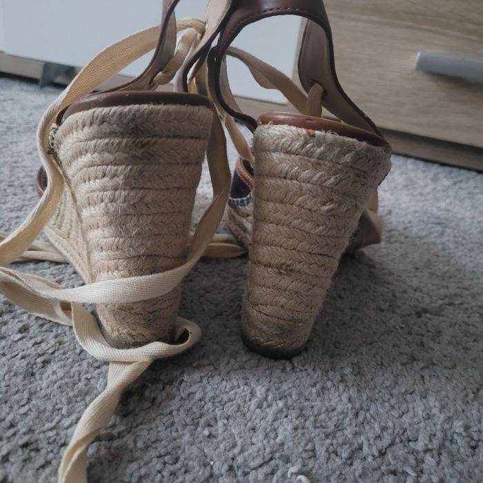 Buty na koturnie 39
