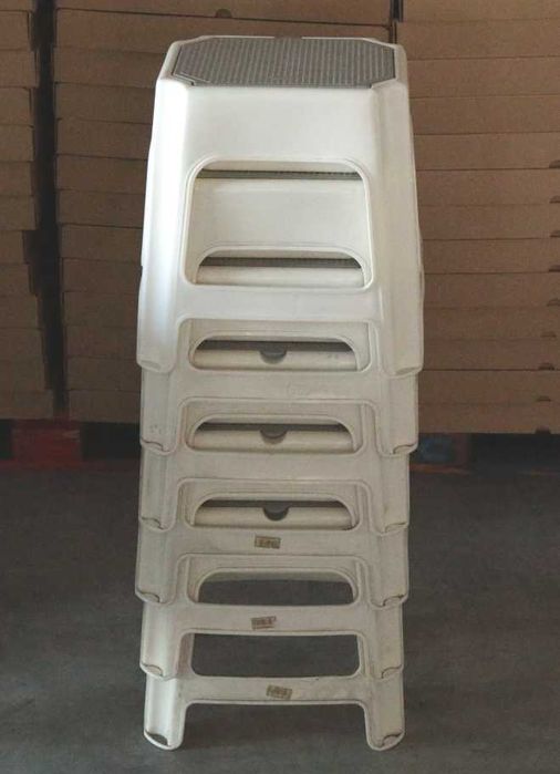 Banco de apoio com cofre - Qtd. 7 Und.