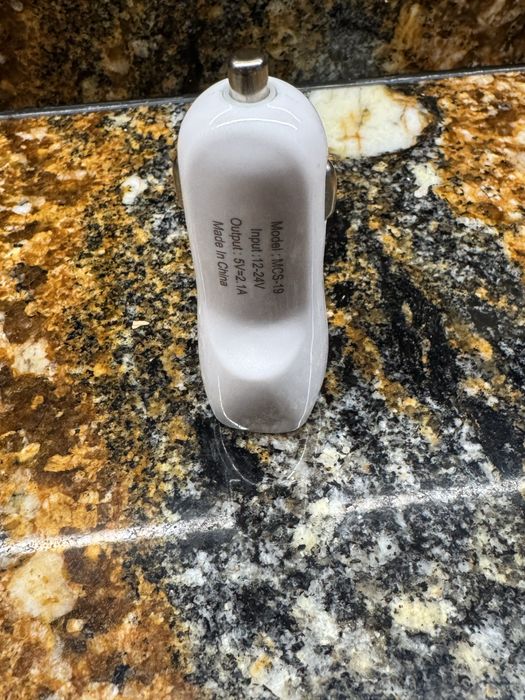 Ładowarka samochodowa USB 12–24V 5V 2.1A