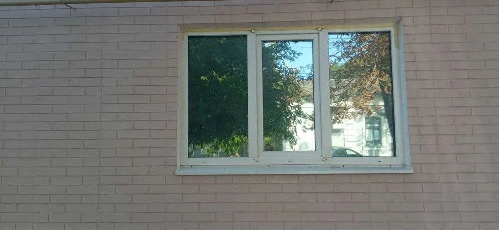 Продам новозбудований будинок з газовим опаленням в центрі міста.