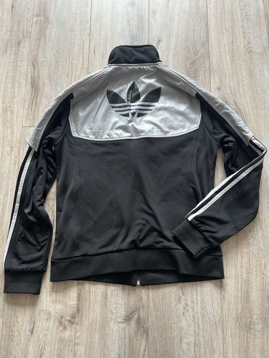 Кофта adidas.