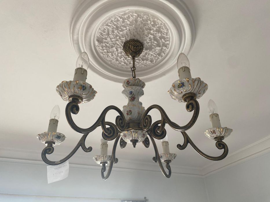 Candeeiro Em Porcelana Com Seis Lâmpadas