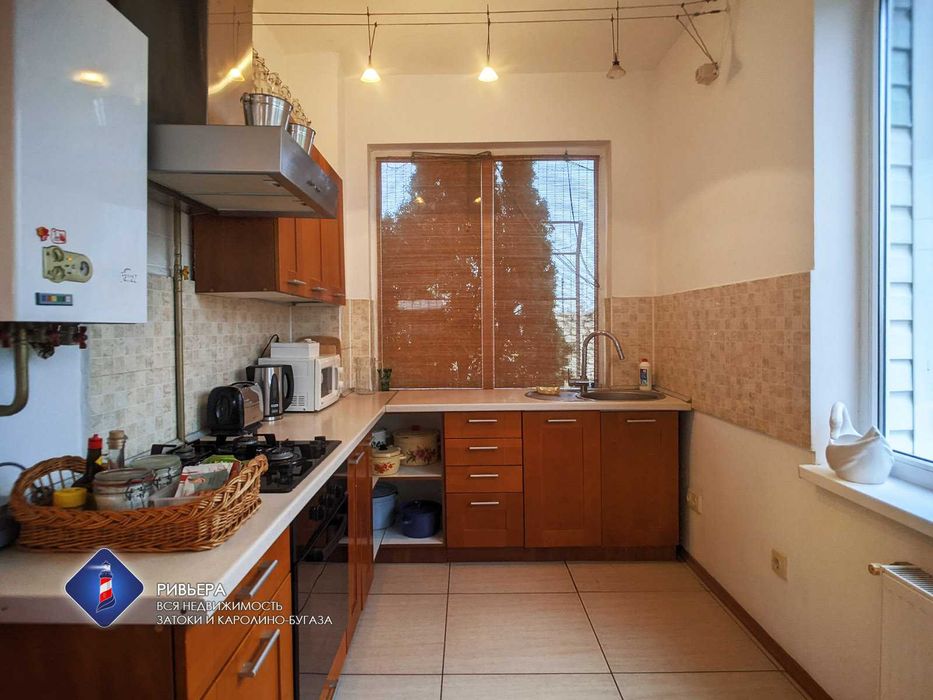 Продам дом в Каролино-Бугазе. Камин, летняя веранда, 3 спальни.