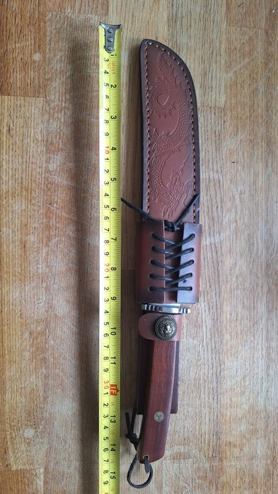 Nóż myśliwski duży,ostry.