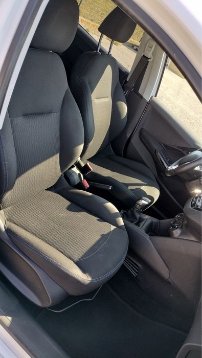 Peugeout 208 1.2
