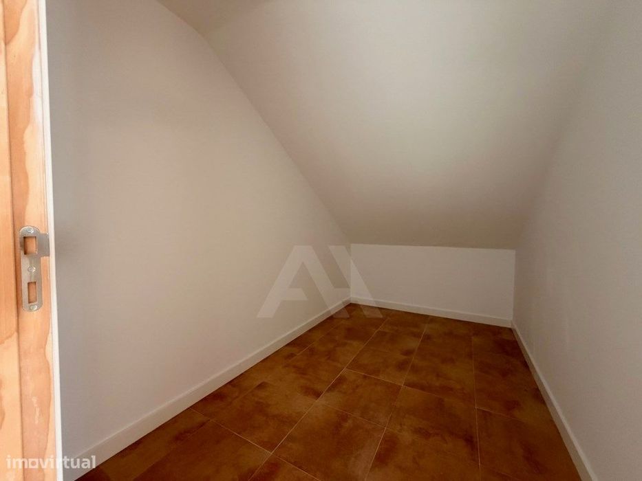 Moradia T4 em Mina de Água, Amadora
