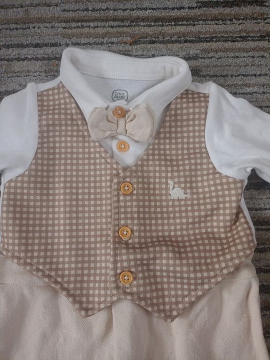 Pajacyk niemowlęcy elegancki beżowy kratka kamizelka mucha Cool Club